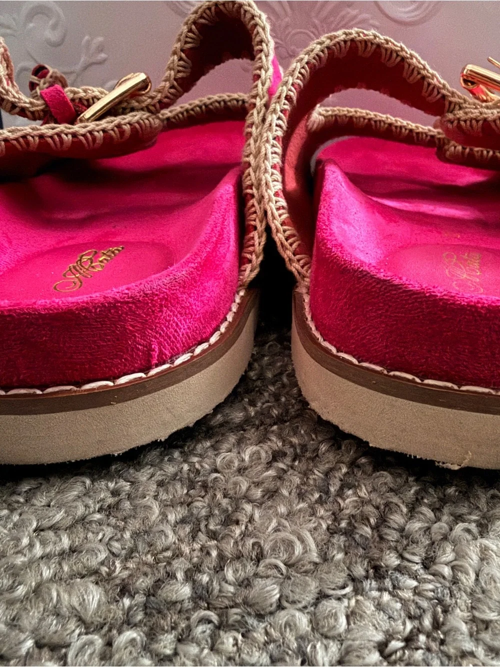 N/A vibrant pink
